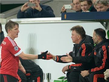 Louis van Gaal hat wenig Verständnis für die Drei-Spiele-Sperre von Bastian Schweinsteiger. Foto: Peter Steffen
