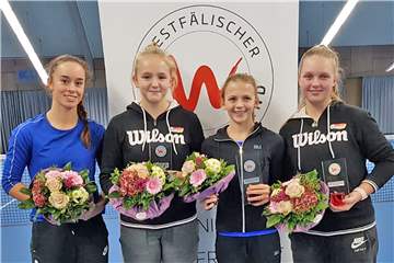 Louisa Völz, Anna Beßer, Eva Bennemann und Hannah Eifert (v.l.) standen im Einzel- und Doppelfinale. Bei den Westfälischen Jugend-Hallenmeisterschaften fand kein Endspiel in den Juniorinnen-Konkurrenzen ohne Deutener Beteiligung statt.