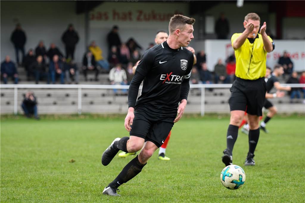 Wechsel in die Westfalenliga 1: Vorfreude des Lüner SV überragt die Ungewissheit LSV-Spieler Matthias Drees war jahrelang in der Westfalenliga 2 zu Hause und ist nun offen für die nächste Saison, in der er durch den geplanten Wechsel seines Vereins in der Staffel 1 spielen wird.