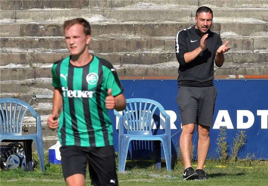 Keeper Daniel Dreesen rettet dem Lüner SV II erneut einen Punkt LSV-Trainer Kadir Kaya (r.) lobte nach Spielschluss vor allem die Leistung seines Keepers Daniel Dreesen.