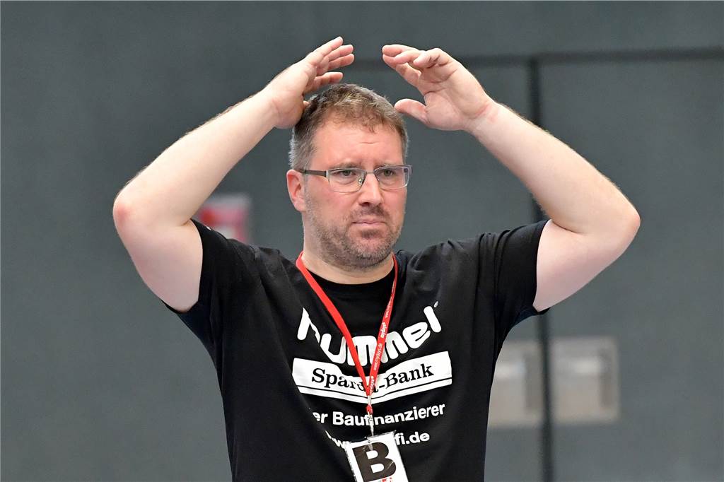 Premiere in der Oberliga: Lüner SV und VfL Brambauer treten mit unterschiedlichen Teams im Derby an LSV-Trainer Marcel Mai steht mit seiner Mannschaft derzeit auf Rang sieben in der Tabelle und bräuchte dringend einen Sieg.