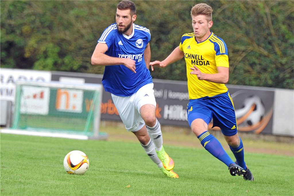 Erstes Hip-Hop-Album produziert: Luca Ehler hat die Fußballpause genutzt Luca Ehler (l.) im Trikot des SuS Stadtlohn