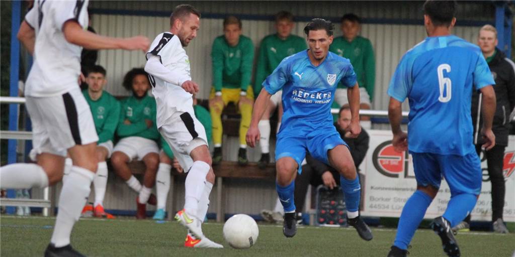 Das große Derby zum Nachschauen: BW Alstedde jubelt über knappen Sieg gegen Westfalia Wethmar Luca Frenzel (r.) hatte mit BW Alstedde gegen Westfalia Wethmar um Kapitän Patrick Schöpf das bessere Ende auf seiner Seite.