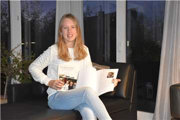 Luca Julie Kuhlmann hat eine Facharbeit über die Kindertransporte von Deutschland nach England geschrieben und erhält dafür den Margot-Spielmann-Preis.
