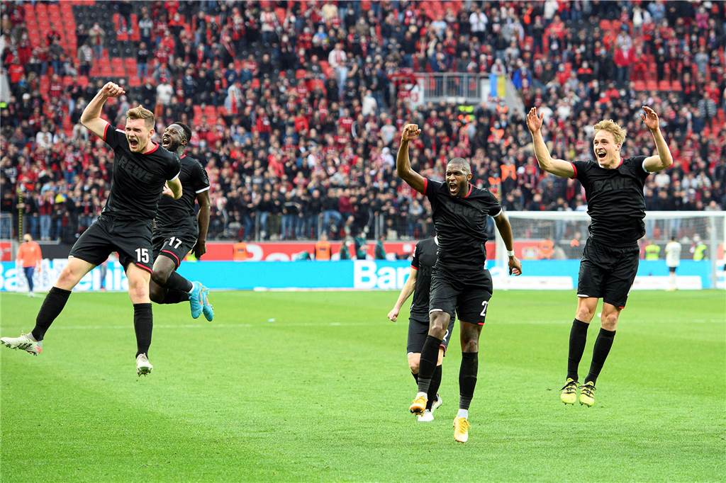 Luca Kilian vor BVB-Wiedersehen: „Das wird immer in meinem Herzen bleiben“ Luca Kilian (l.) bejubelt mit seinen Teamkollegen den Derbysieg in Leverkusen.