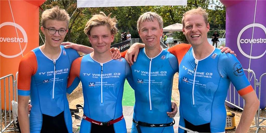 Luca Kottenhahn, Lennard Langerbein, Michael Hörsken und Stephan Rengelink (v.l.n.r.) sorgten für ein starkes Saisonende der TV Werne Wasserfreunde.