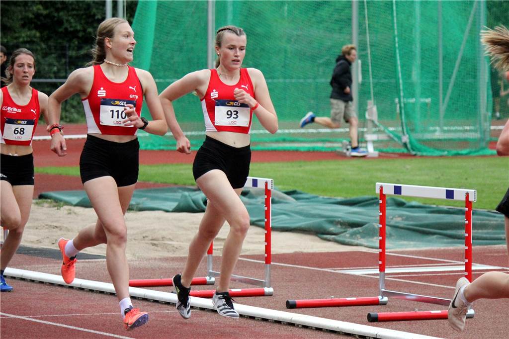 Erfolgreicher Test vor Meisterschaft: Lefering und Gövert sind nicht zu stoppen Luca-Lynn Faßbender (rechts) lief zwar Bestzeit, verpasste aber eine wichtige Norm.