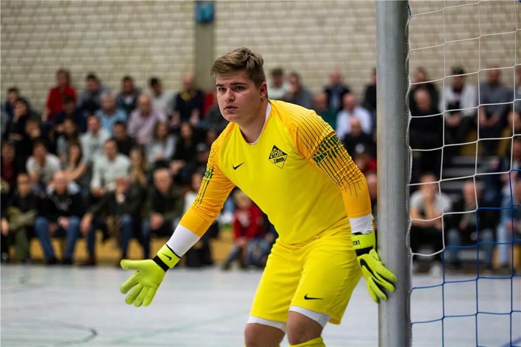 Kevin Glaap verlässt den VfB Lünen Lucas Koch verkürzt den Winkel.