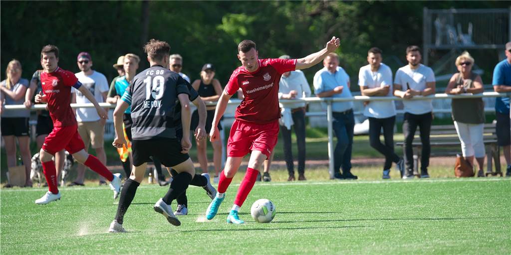 Highlight-Video: FC 96 vergibt viele Chancen - Flaesheims Kopfballtor ins Glück Lucas Mann und Concordia Flaesheim setzten sich dank eines späten Tores gegen den FC 96 Recklinghausen durch.