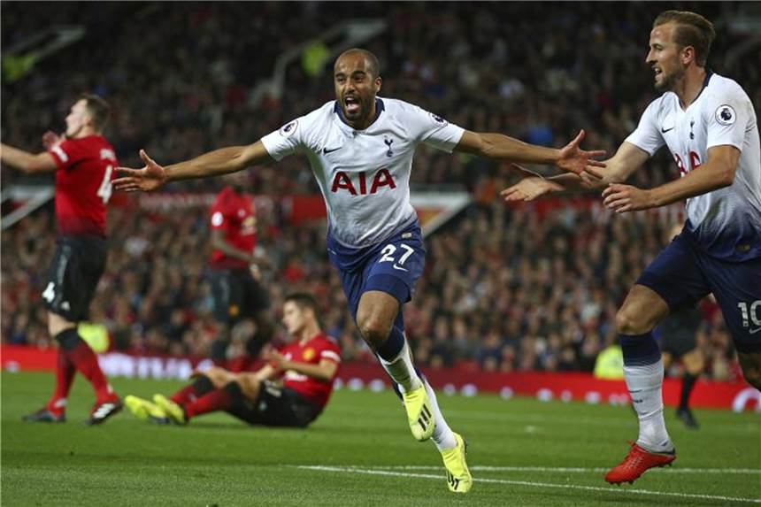Man United immer tiefer in die Krise - 0:3 gegen Tottenham Lucas Moura (l) feiert mit Harry Kane das zweite Tor für Tottenham bei Manchester United. Foto: Dave Thompson/AP