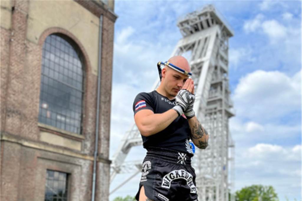 Dorstener kämpft für Deutschland: Lucas Söntgen startet bei den European Games Lucas Söntgen vorm Förderturm in Dorsten