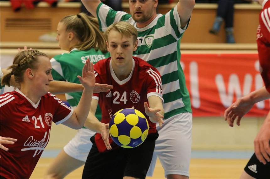Die deutsche U21 erreicht mit einem Sieg zwei Ziele. Lucas Witthaus, hier am Ball für den Schweriner KC beim Europa Shield 2019 in Tschechien, gelangen für die deutsche U21 drei Körbe im EM-Spiel gegen Portugal.