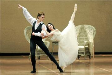 Lucia Lacarra und Marlon Dino waren die Gala-Stars aus den Reihen des Dortmunder Balletts. Sie tanzten jedoch nicht die „Kameliendame“ wie auf dem Foto, sondern eine Choreografie von Remi Wörtmeyer.