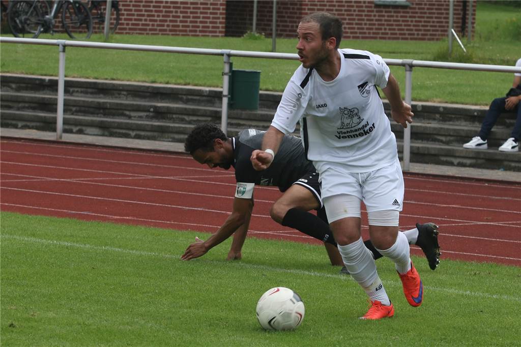 Neuzugang des FC Nordkirchen schießt Tor mit dreifachem Seltenheitswert Luciano Sabellek erzielte per Fernschuss ein Tor gegen Westfalia Kinderhaus.