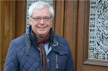 Ludger Besse ist Vorsitzender des Heimatvereins Olfen. Unser Foto zeigt ihn vor dem Backhaus des Vereins.