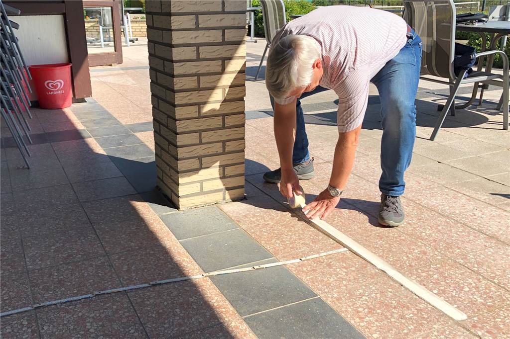 Sie wachen über die Regeln auf dem Sportplatz: Drei Coronabeauftragte im Gespräch Ludger Surholt musste die Anlage „coronafest“ machen, bevor der Tennisbetrieb Anfang Mai wieder starten durfte.