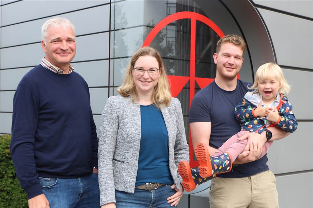 Pfreundt leitet Generationswechsel ein – geplant war dies ursprünglich so nicht Ludger Wissing (l.) wird 2023 den Staffelstab endgültig an seine Kinder übergeben. Und auch die dritte Generation der Familie sorgt schon für Belebung im Haus.