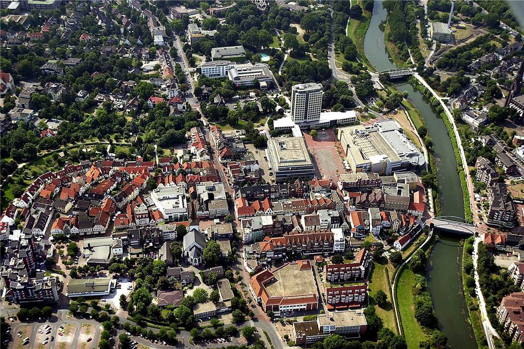 Was halten die Lüner eigentlich von Lünen? Ein Professor weiß die Antwort genau Lünen aus der Luft. Die Lüner schätzen die Nähe von Grün und Innenstadt und Lage zwischen Ruhrgebiet und Münsterland.