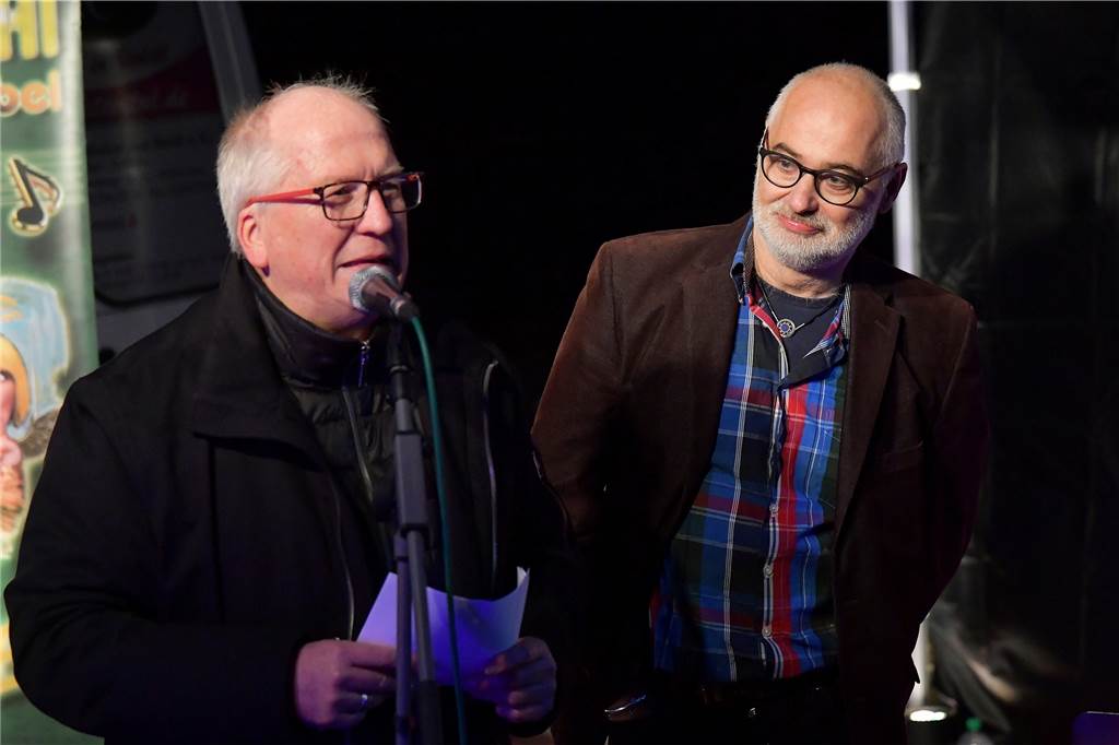 Lünens Bürgermeister äußert sich zu Wechsel von Bettina Brennenstuhl Lünens Beigeordneter für Kultur Horst Müller-Bass (l) fällt seit längerer Zeit krankheitsbedingt aus. Er soll, nach Informationen unserer Redaktion, wohl nicht mehr wieder an seinen Arbeitsplatz zurückkehren.