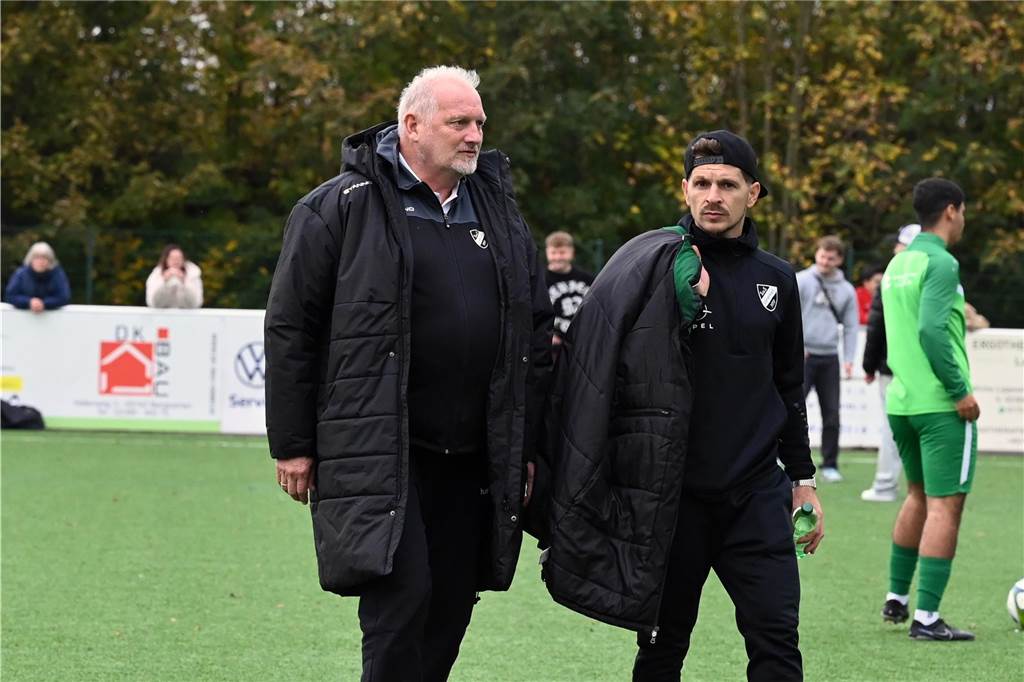 SuS Lünern muss Trainerteam umkrempeln Lünerns Trainer Uwe Hawes (l.) muss künftig auf Dino Cosovic an seiner Seite verzichten.