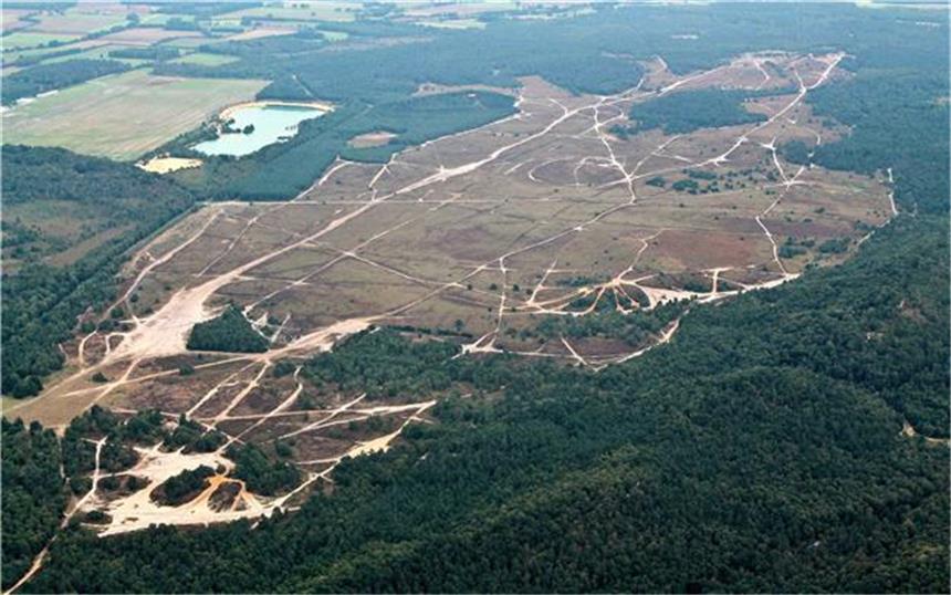 Auf dem Weg zum Naturerbe Luftaufnahme der Borkenberge als Teilfläche des Truppenübungsplatzes Haltern: Auch diese Fläche soll die Stiftung übernehmen. Martin Groß