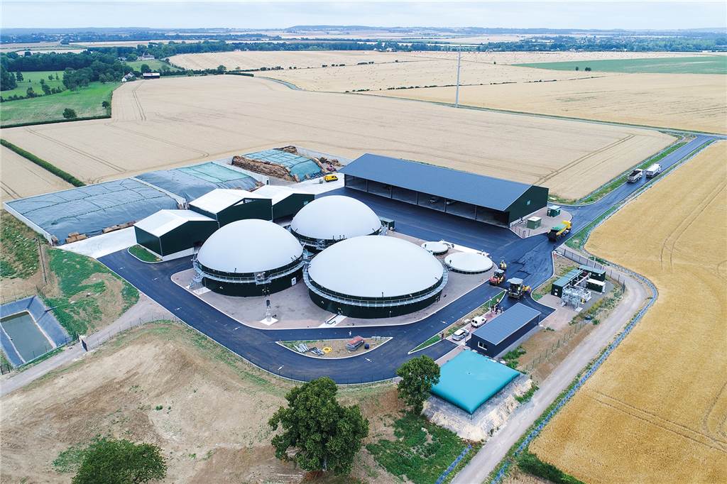 Luftaufnahme einer Biomethan-Anlage von PlanET Biogas, die in Frankreich steht.