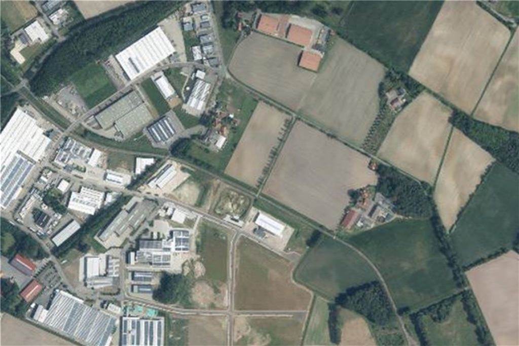 Landwirt zieht gegen die Stadt Ahaus vor das Oberverwaltungsgericht Luftbild aus 2019/2020: Gegen die erteilten Baugenehmigungen der Stadt Ahaus im Gewerbegebiet Ost hat ein Landwirt geklagt – und in erster Instanz verloren