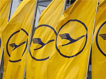 Lufthansa-Flaggen: Die Kranichlinie zählte fast 10 Prozent mehr Passagiere im März.
