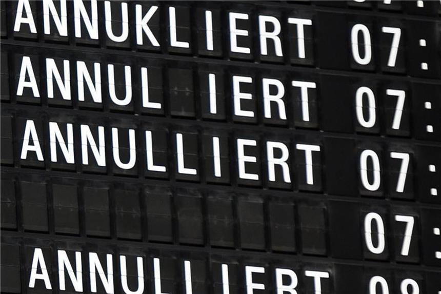Keine Entschädigung für Flugausfälle bei Streik Lufthansa kündigte wegen eines Warnstreiks der Dienstleistungsgewerkschaft Verdi Flugausfälle an. Betroffene Kunden können ihr Ticket zurückgeben. Foto: Henning Kaiser