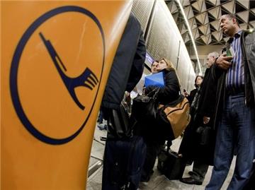 Lufthansa-Passagiere im Frankfurter Flughafen.