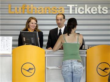 Lufthansa-Ticketschalter am Flughafen in München (Archivfoto).