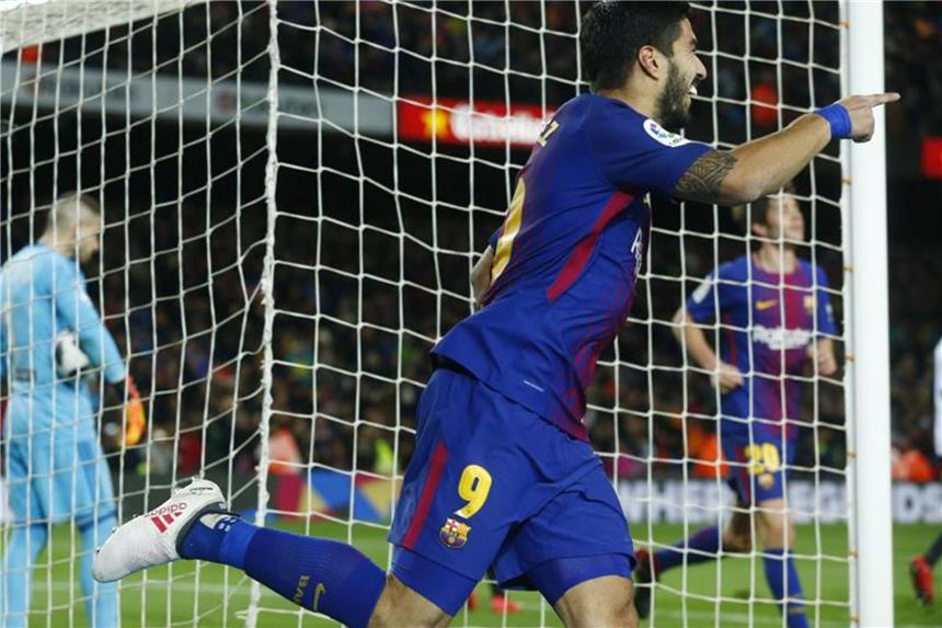 FC Barcelona besiegt FC Valencia 1:0 im spanischen Pokal Luis Suarez jubelt nach seinem Tor zum 1:0 gegen den FC Valencia. Foto: Manu Fernandez