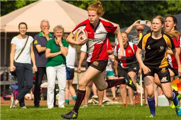 Luisa Pöhling (l.) spielt beim Rugby Football Club Dortmund Rugby und ist seit 23 Jahren Mitglied bei SuS Olfen.