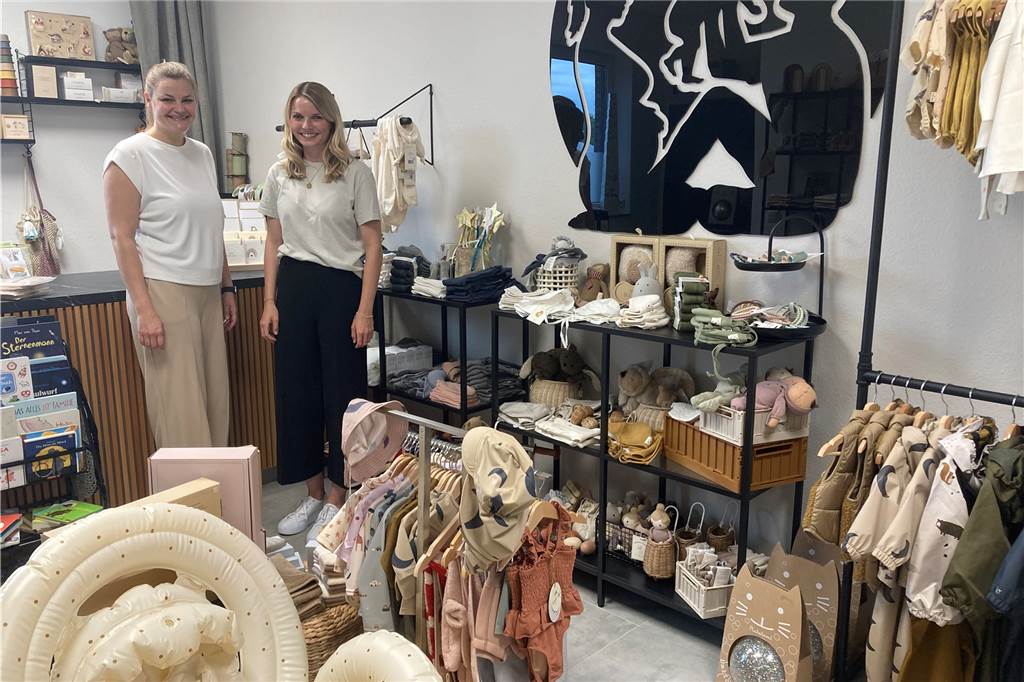 Wellness-Luxus für „the little ones“: Dorstener Babys ganz entspannt Luisa Vornbrock (l.) und Victoria Sagenschneider im Shop von "the little ones".