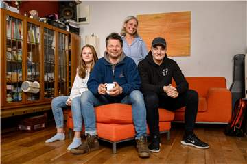 Luise und Robert mit ihren Kindern Leah und Paul.
