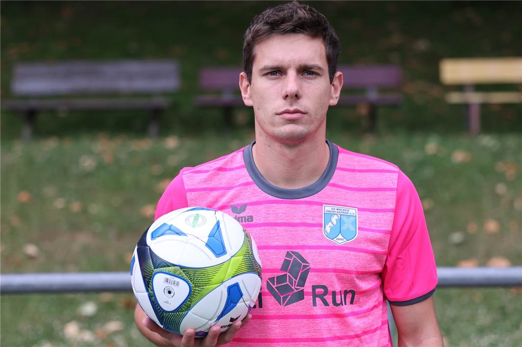 Wacker Obercastrop startet in pinken Trikots und mit zwei Gastspielern Luka Covic ist Gastspieler beim SV Wacker Obercastrop.