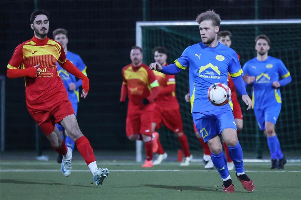 Schwerin verliert Top-Spiel gegen ersatzgeschwächte Mengeder: Spvg rutscht in der Tabelle ab Lukas Brämer (r.) und Schwerin verloren gegen Mengede.