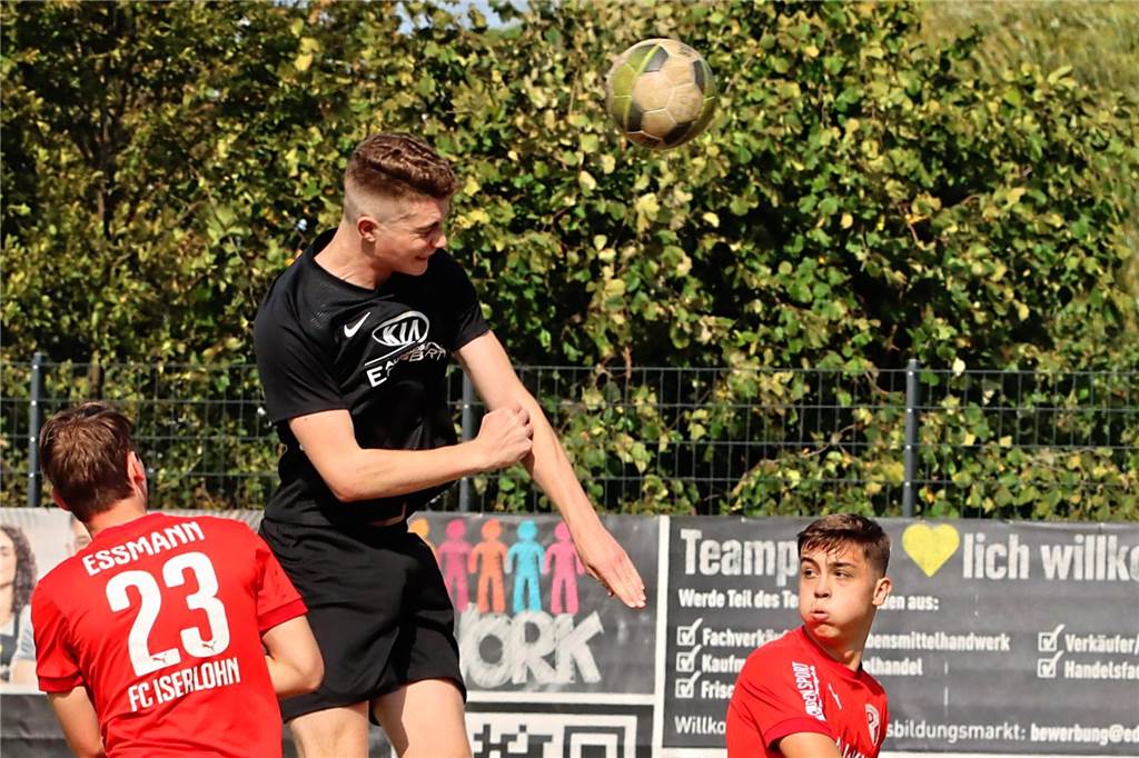 FC Nordkirchen schließt Kaderlücken – unter anderem mit einem Spieler vom SV Herbern Lukas Bregehorn (M.) wechselt im Sommer vom VfB Waltrop zum FC Nordkirchen.