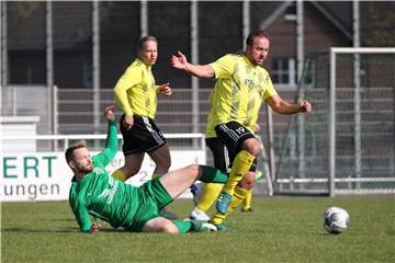 Lukas Dzierzega (r.) unterlag mit Westfalia Vinnum in Hillerheide.
