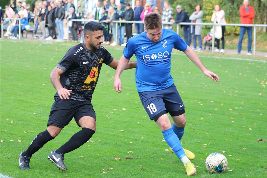 Wer war die größte Tormaschine vor der Winterpause? Lukas Goetz (r.) avancierte in der Hinrunde zum Derbyhelden für den TuS Niederaden.