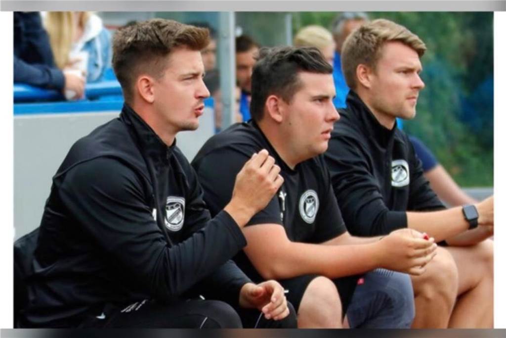 Veränderung im Trainerteam des VfR Sölde: Ehemaliger Co-Trainer hat andere große Ziele Lukas Greis auf der Trainerbank.