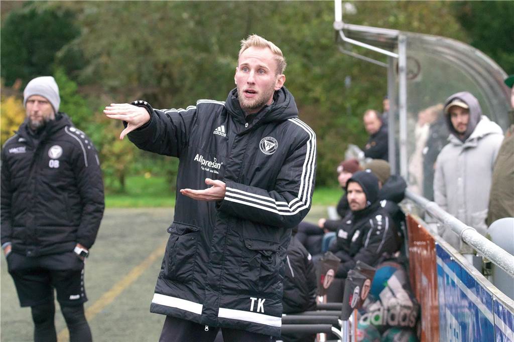 Update zur Trainersuche des TuS Haltern Lukas Große-Puppendahl bei seinem letzten Einsatz an der Seitenlinie des TuS Haltern. Wer wird Nachfolger des zurückgetretenen Cheftrainers?