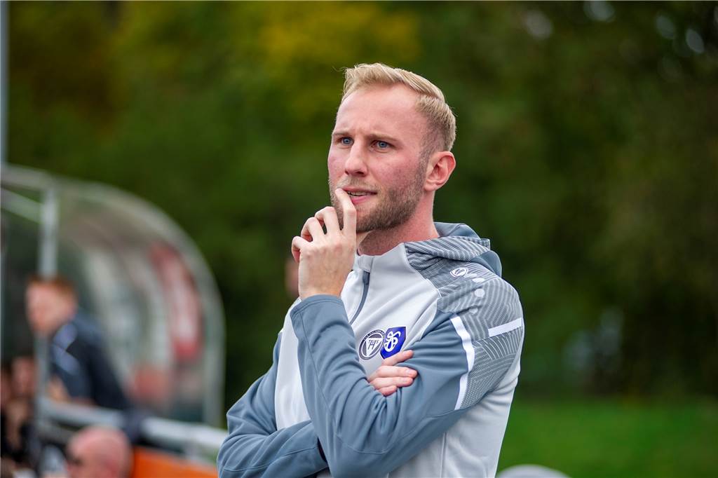 70 Minuten in Unterzahl: TuS Haltern erkämpft sich Punkt gegen Top-Team Peckeloh Lukas Große-Puppendahl sah einen engagierten und leidenschaftlichen Auftritt seiner Mannschaft in seinem zweiten Spiel an der Seitenlinie des TuS Haltern am See.