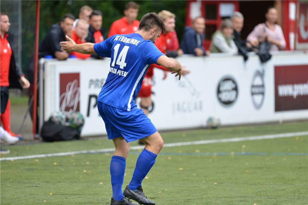 Unterschiedliche Stimmungslagen beim SV Wacker Obercastrop und dem FC Frohlinde Lukas Kothe bot den Zuschauern nach seinem Treffer zum 1:0 ein kleines Tänzchen.