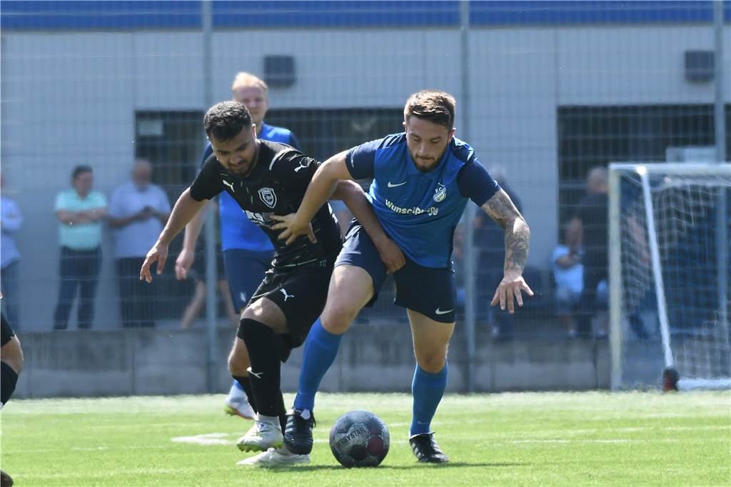 Landesliga-Goalgetter verstärkt den FC Frohlinde II - und will in die Bezirksliga aufsteigen Lukas Kothe (rechts) war in der abgelaufenen Saison bester Torjäger des Frohlinder Landesliga-Teams. Jetzt wechselt er mit 24 Jahren in die Kreisliga A zur Reserve.
