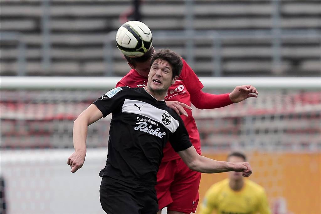 Gefürchteter Goalgetter der Region hängt die Fußballschuhe an den Nagel - aber warum? Lukas Lenz, hier noch im Trikot der SG Wattenscheid, hat seine Laufbahn beendet.