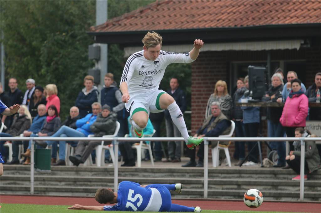 Dauerbrenner des FC Nordkirchen wechselt in die Kreisliga B Lukas Mangels (oben) kickt fortan in der zweiten Mannschaft des FC Nordkirchen.