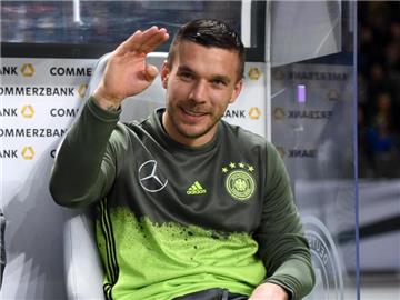 Lukas Podolski hat im aktuellen Kader die meisten Länderspieleinsätze. Foto: Annegret Hilse