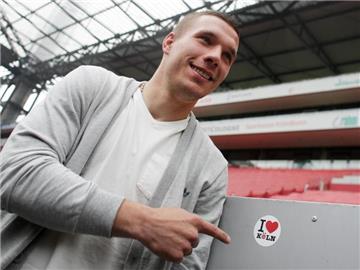 Lukas Podolski ist in seiner Heimatstadt unterwegs. Foto: Rolf Vennenbernd