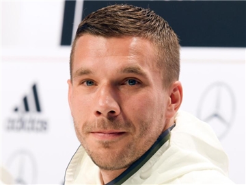 Lukas Podolski steht am 22. März gegen England zum letzten Mal im Aufgebot der deutschen Nationalmannschaft. Foto: Arne Dedert